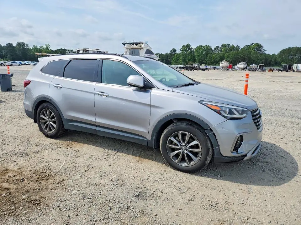 2018 HYUNDAI SANTA FE SE  
