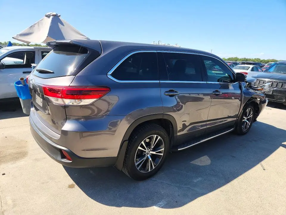 2019 TOYOTA HIGHLANDER LE  