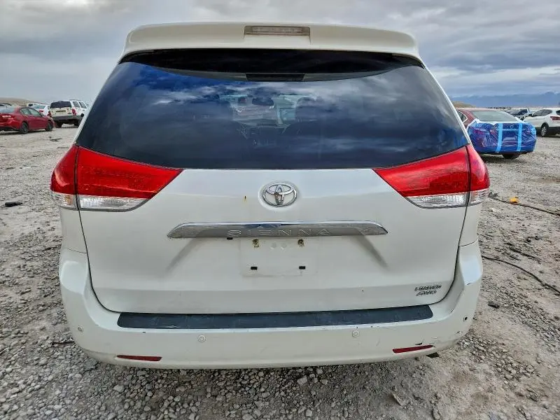 2012 TOYOTA SIENNA XLE  