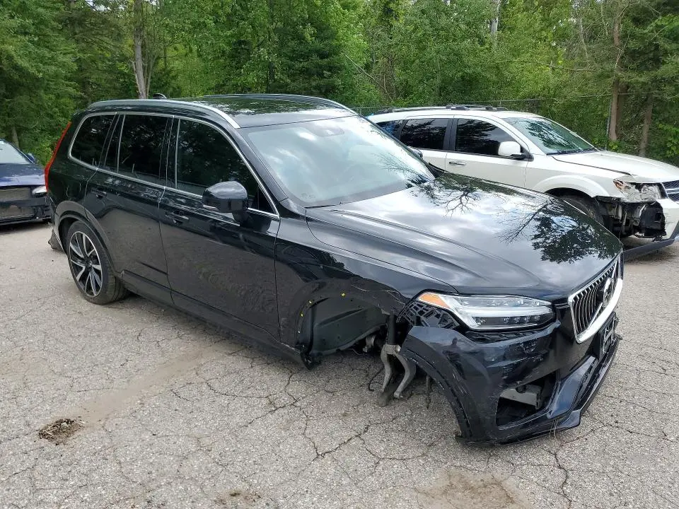 2022 VOLVO XC90 T6 MOMENTUM  