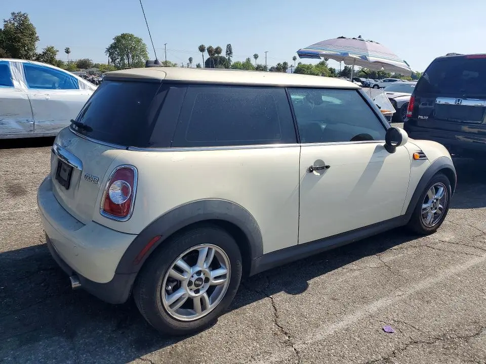 2011 MINI COOPER   