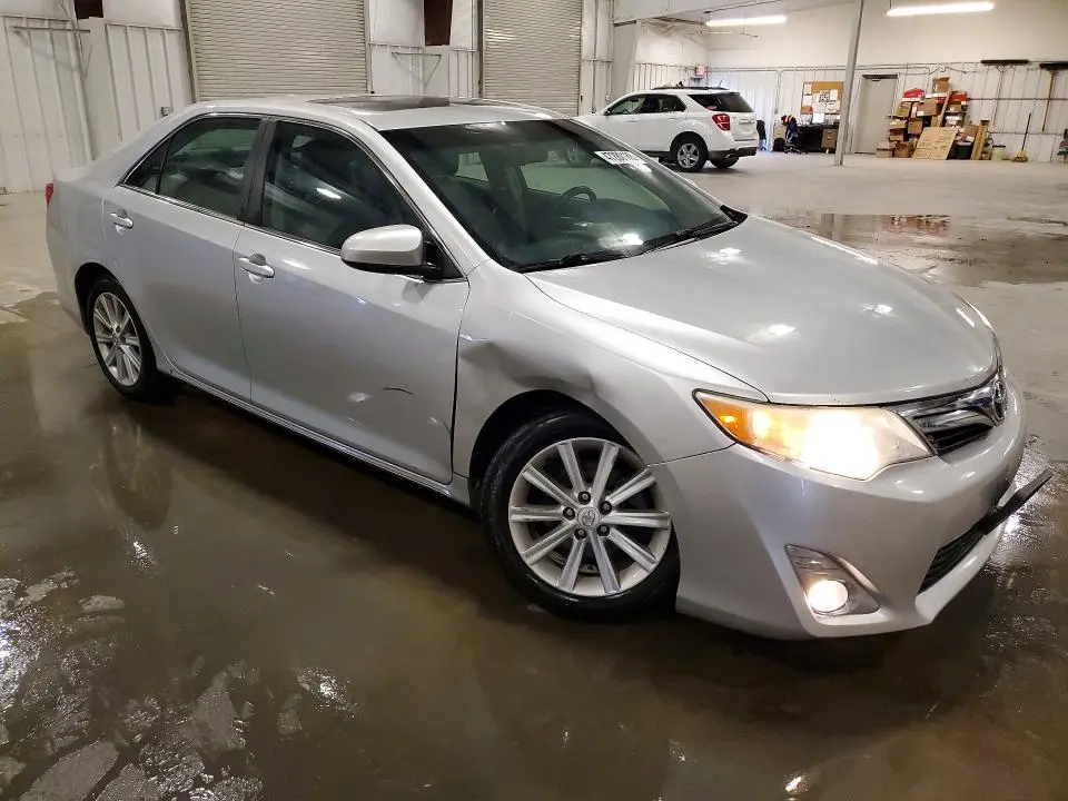 2014 TOYOTA CAMRY XLE V6  