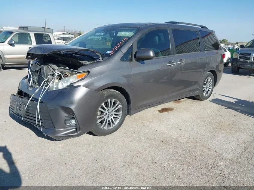 2020 TOYOTA SIENNA XLE
