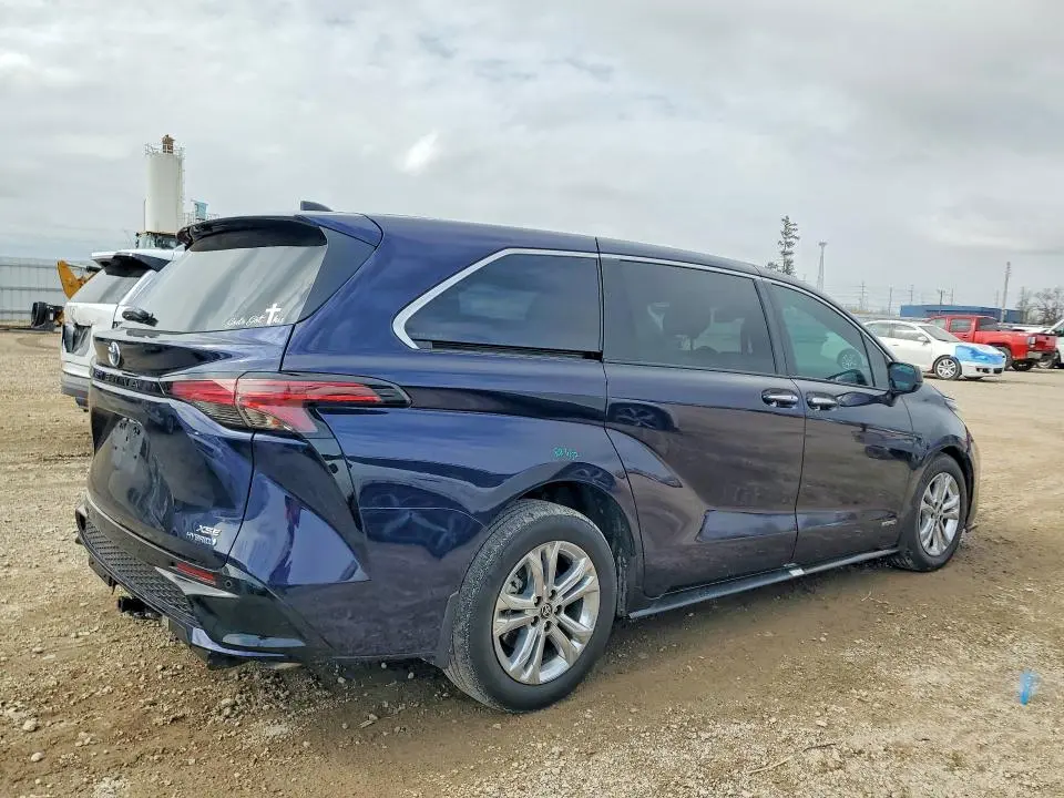 2021 TOYOTA SIENNA XSE  