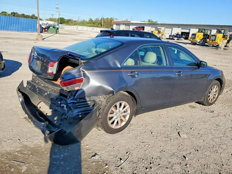 2011 TOYOTA CAMRY XLE  