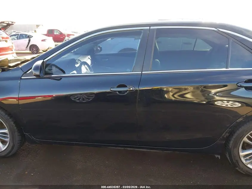 2015 TOYOTA CAMRY SE