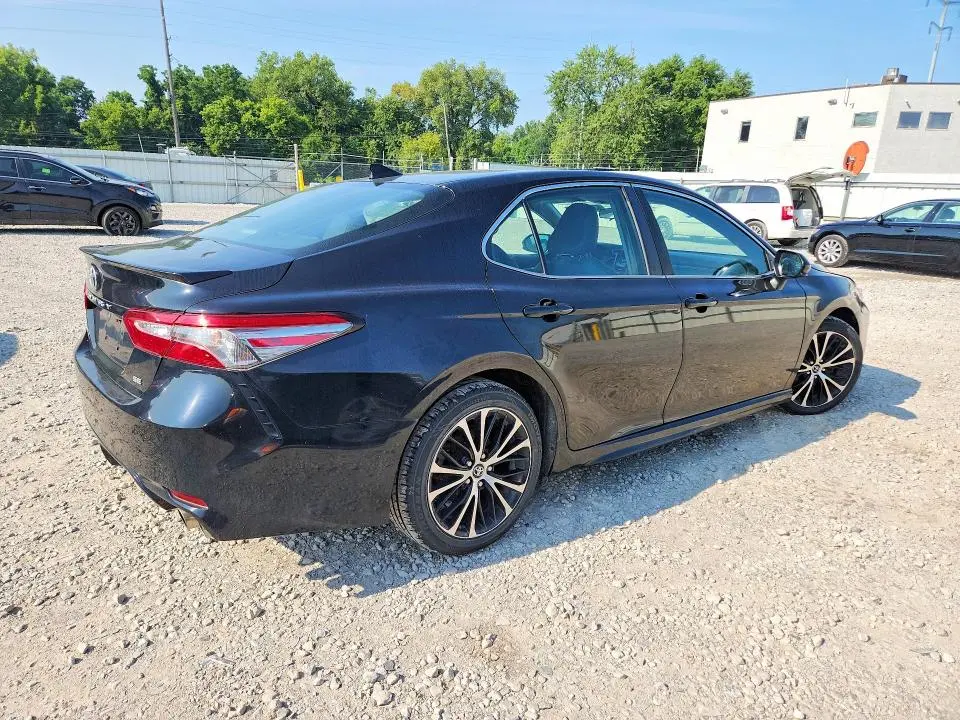 2019 TOYOTA CAMRY SE  