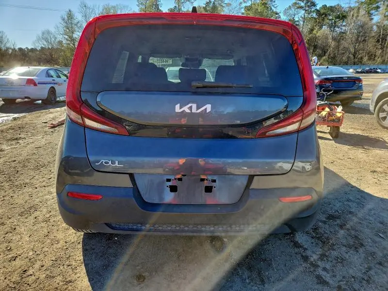 2022 KIA SOUL LX  