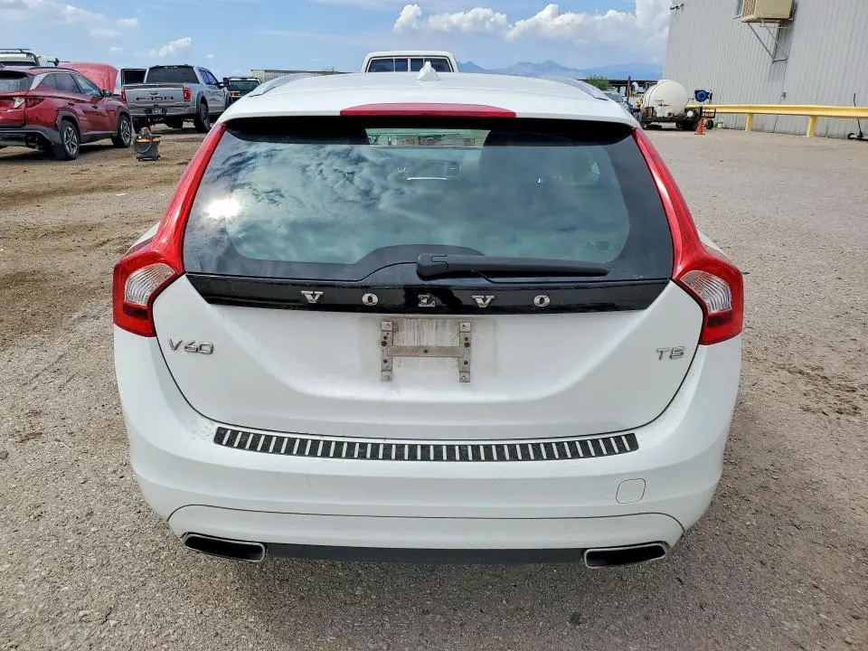 2016 VOLVO V60 T5 PREMIER  