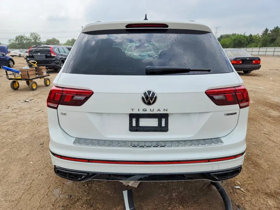 2022 VOLKSWAGEN TIGUAN SE R-LINE BLACK  