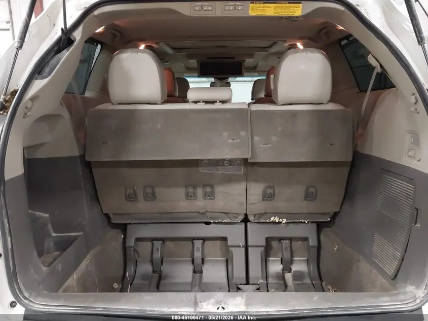 2011 TOYOTA SIENNA LIMITED V6