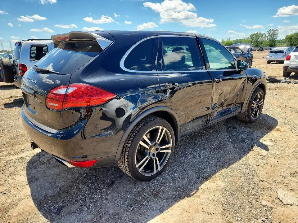 2014 PORSCHE CAYENNE   