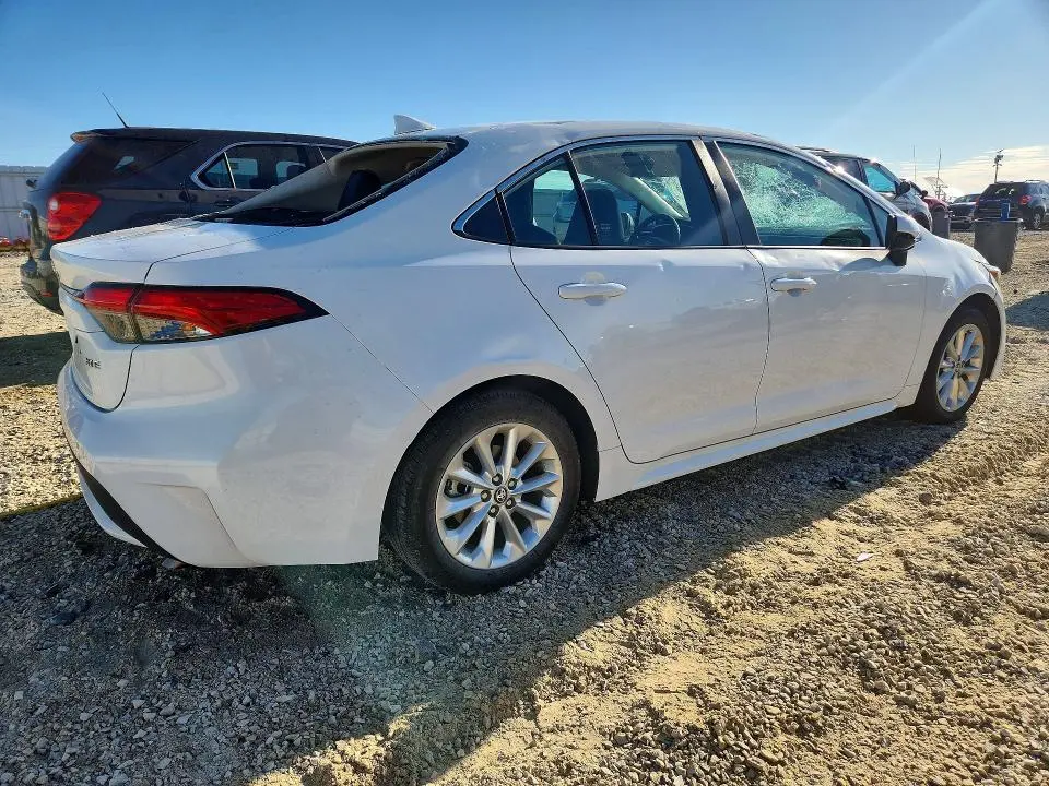 2021 TOYOTA COROLLA XLE  