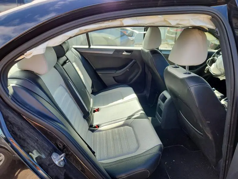 2016 VOLKSWAGEN JETTA SPORT  
