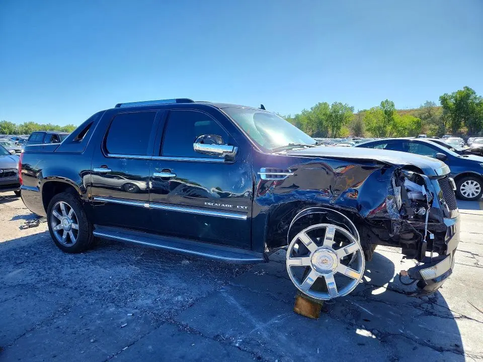 2010 CADILLAC ESCALADE EXT LUXURY  