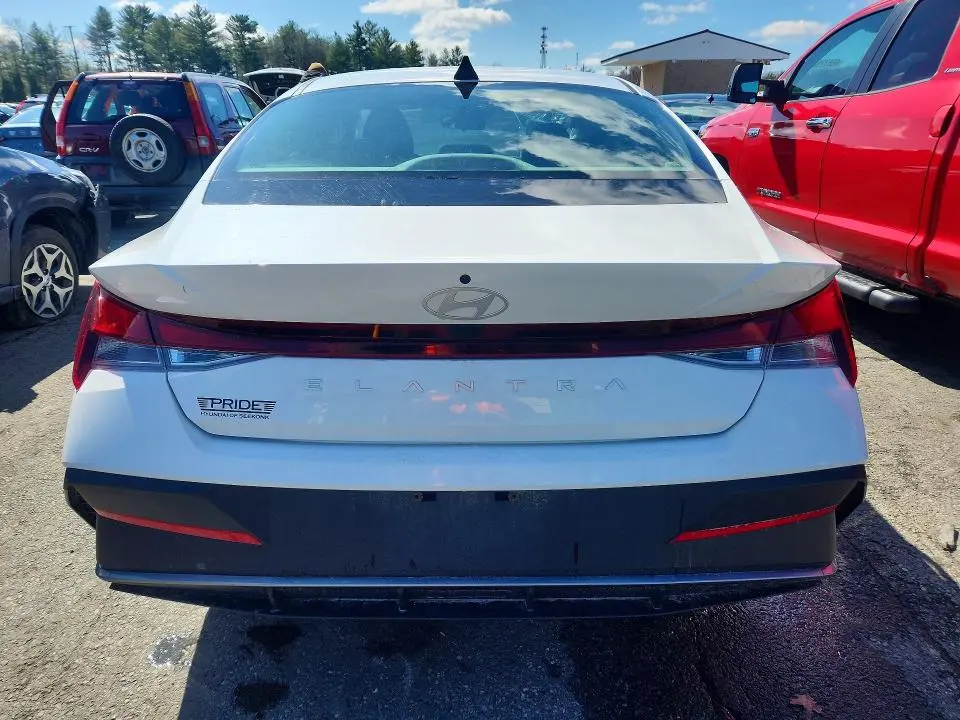2024 HYUNDAI ELANTRA SEL  