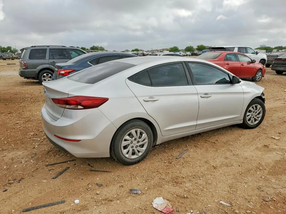 2018 HYUNDAI ELANTRA SE  