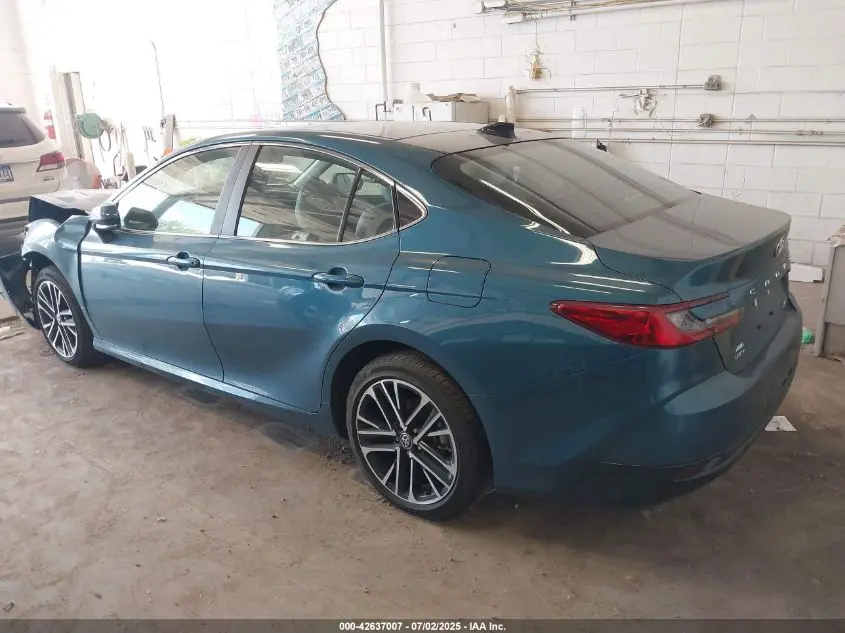 2025 TOYOTA CAMRY XLE