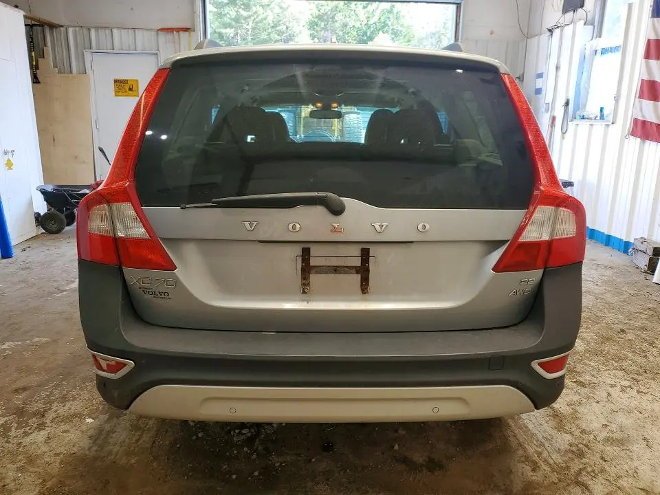 2010 VOLVO XC70 3.2  