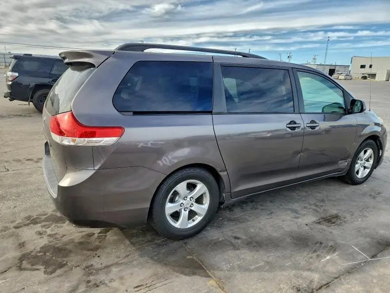 2012 TOYOTA SIENNA LE  