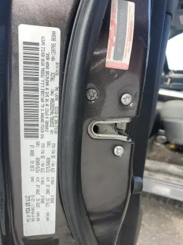 2017 RAM 1500 SLT  
