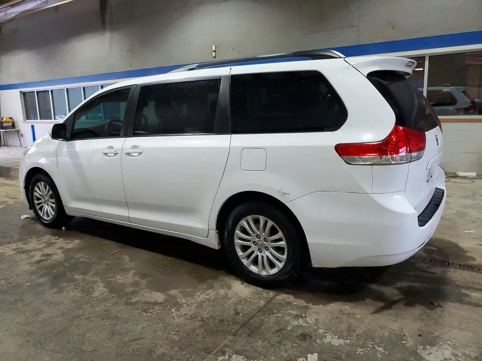2012 TOYOTA SIENNA   