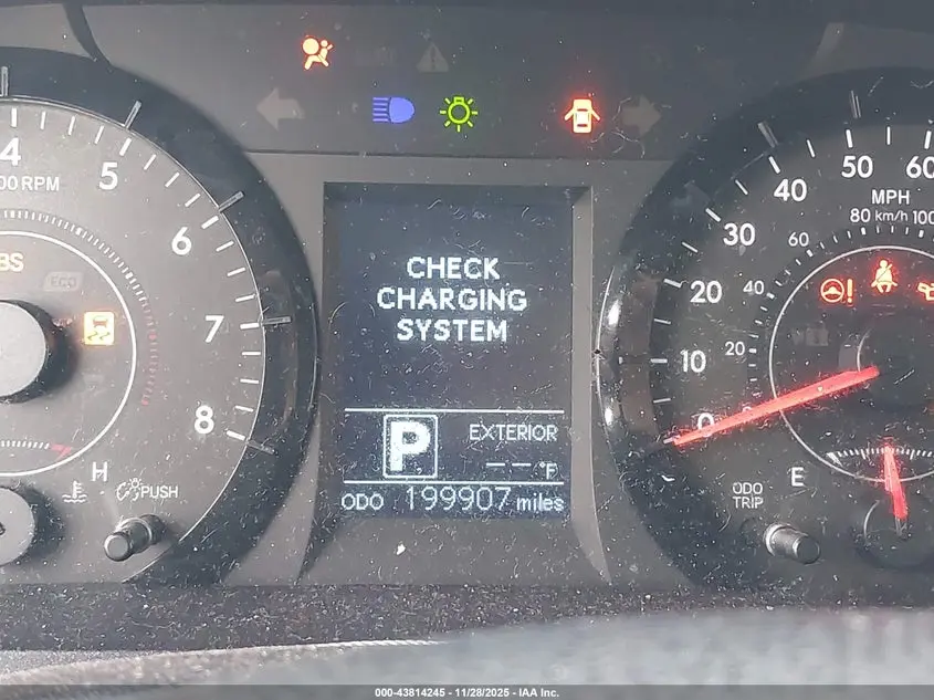 2015 TOYOTA SIENNA LE 8 PASSENGER