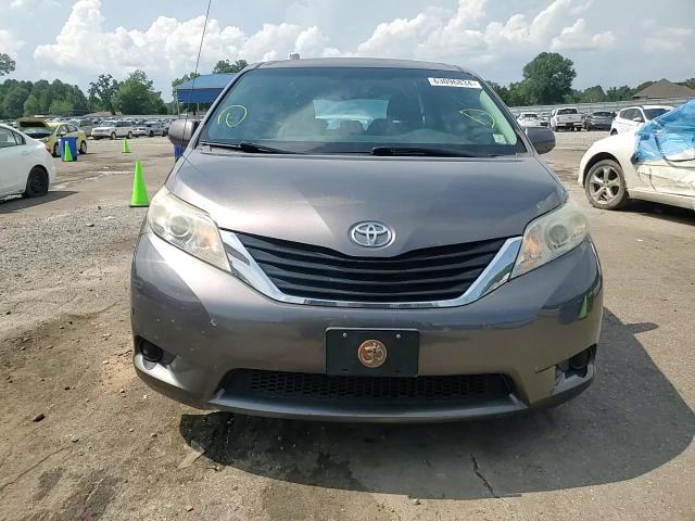 2013 TOYOTA SIENNA LE