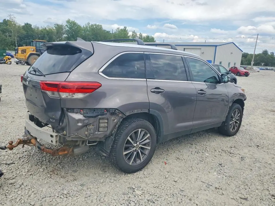 2019 TOYOTA HIGHLANDER XLE  