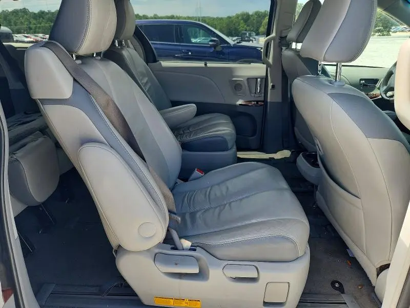 2011 TOYOTA SIENNA LIMITED 7-PASSENGER  