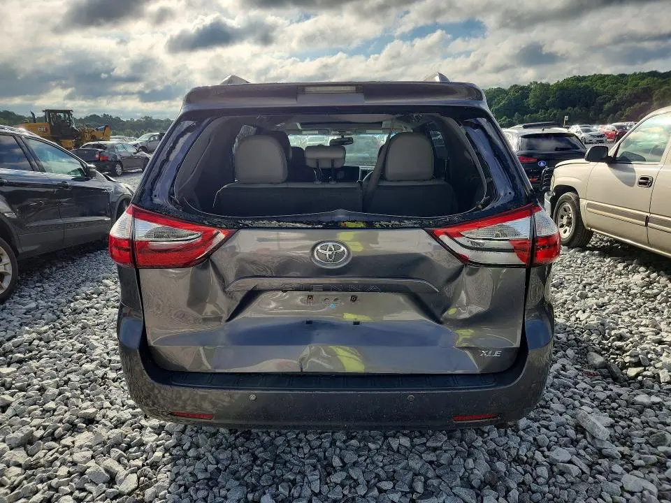 2015 TOYOTA SIENNA XLE 8-PASSENGER  