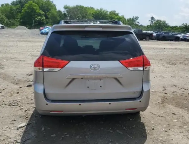 2011 TOYOTA SIENNA XLE  