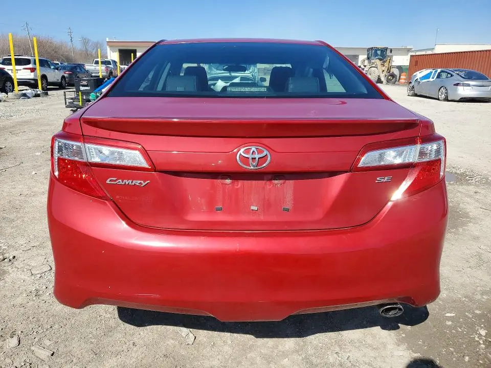 2014 TOYOTA CAMRY SE  