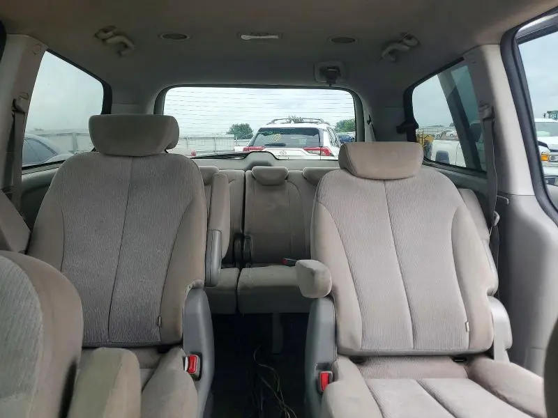 2010 KIA SEDONA LX  
