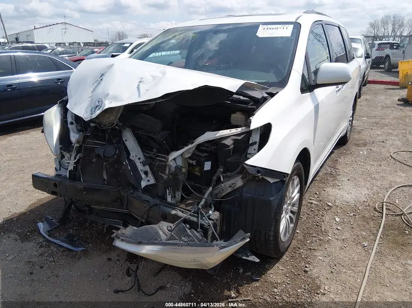 2016 TOYOTA SIENNA XLE PREMIUM 8 PASSENGER