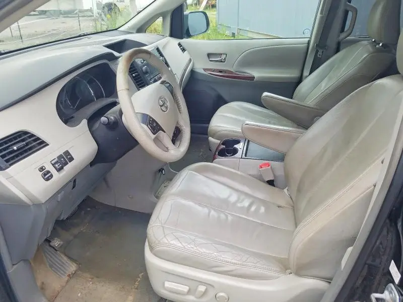 2011 TOYOTA SIENNA XLE  