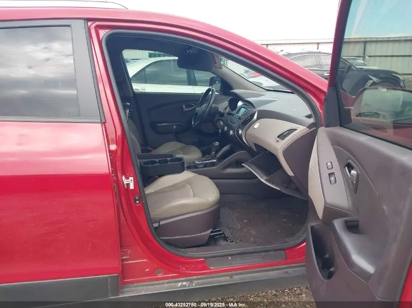 2015 HYUNDAI TUCSON SE