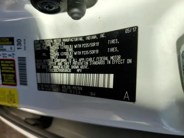 2017 TOYOTA SIENNA SE  