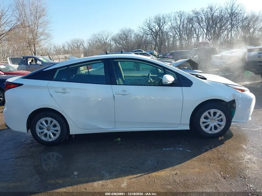 2022 TOYOTA PRIUS LE