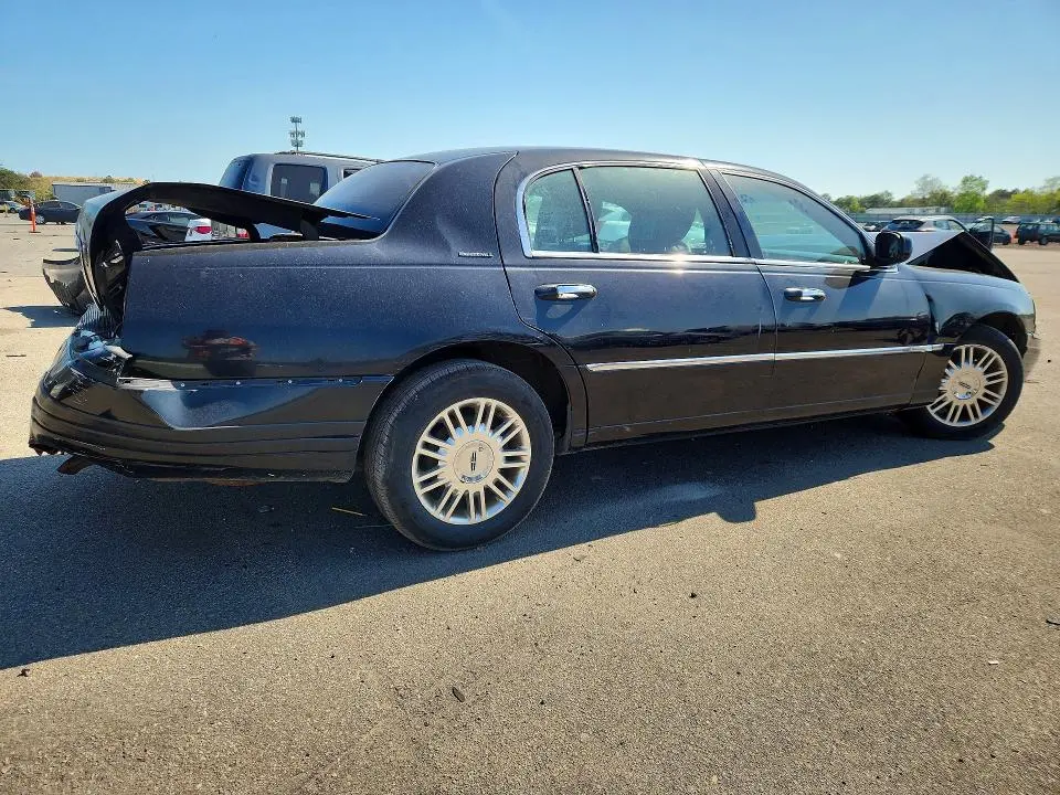2011 LINCOLN TOWN CAR EXECUTIVE L  