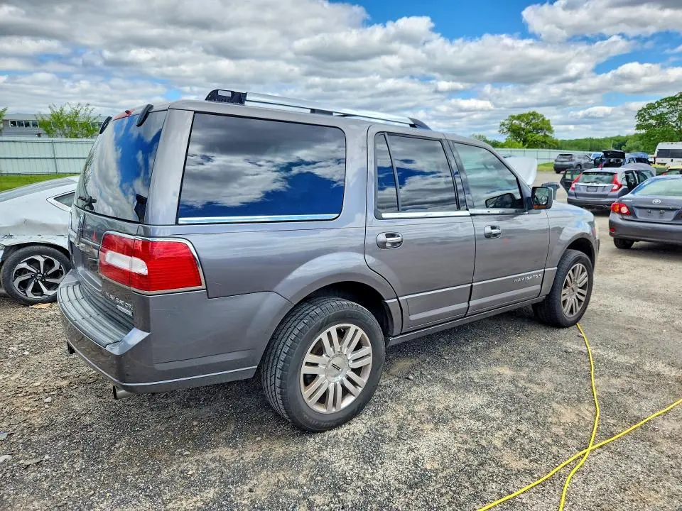 2011 LINCOLN NAVIGATOR   