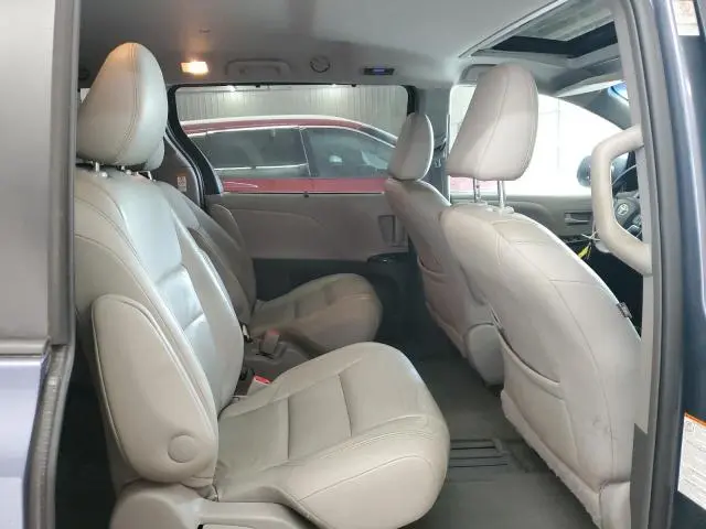 2015 TOYOTA SIENNA XLE  