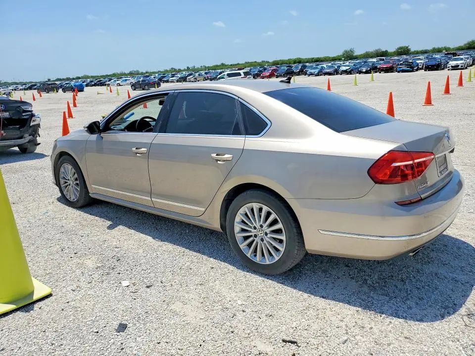 2016 VOLKSWAGEN PASSAT SE  