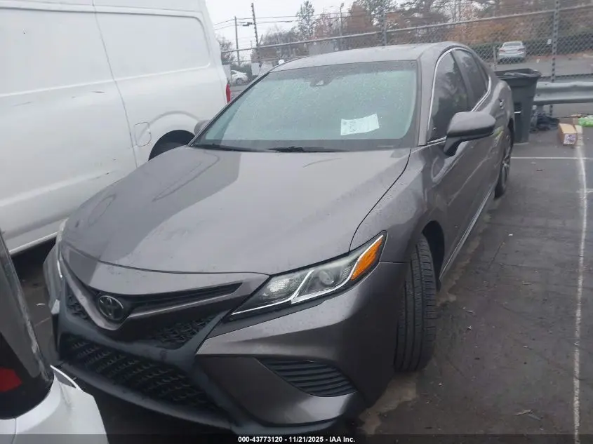 2018 TOYOTA CAMRY SE