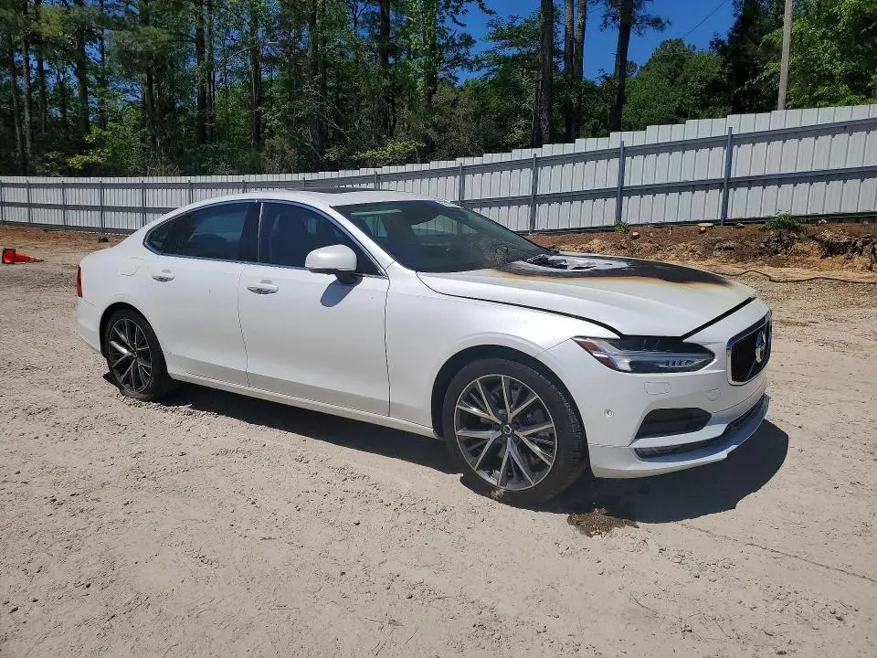 2017 VOLVO S90 T6 MOMENTUM  