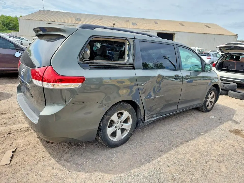 2011 TOYOTA SIENNA LE  