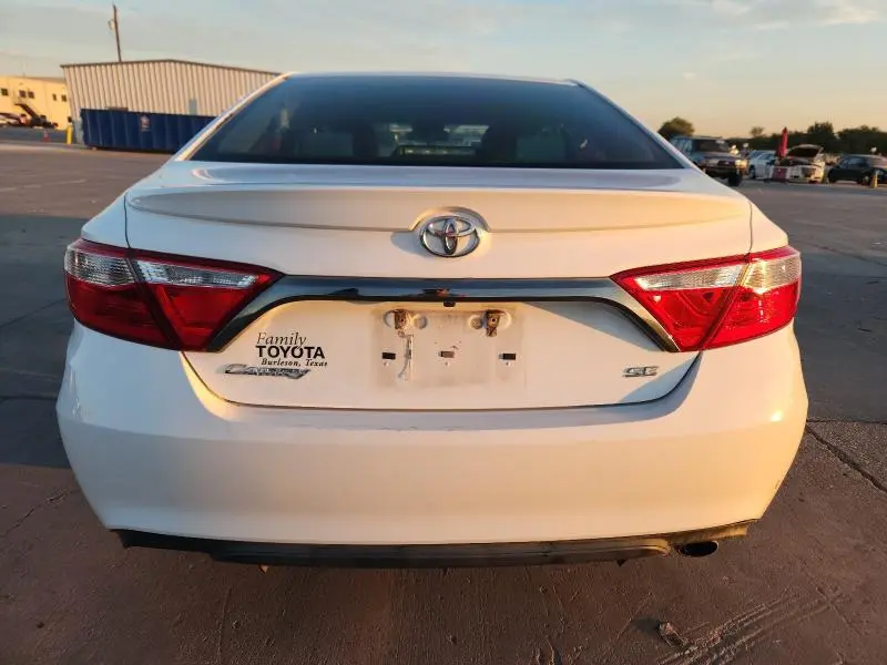2016 TOYOTA CAMRY LE  