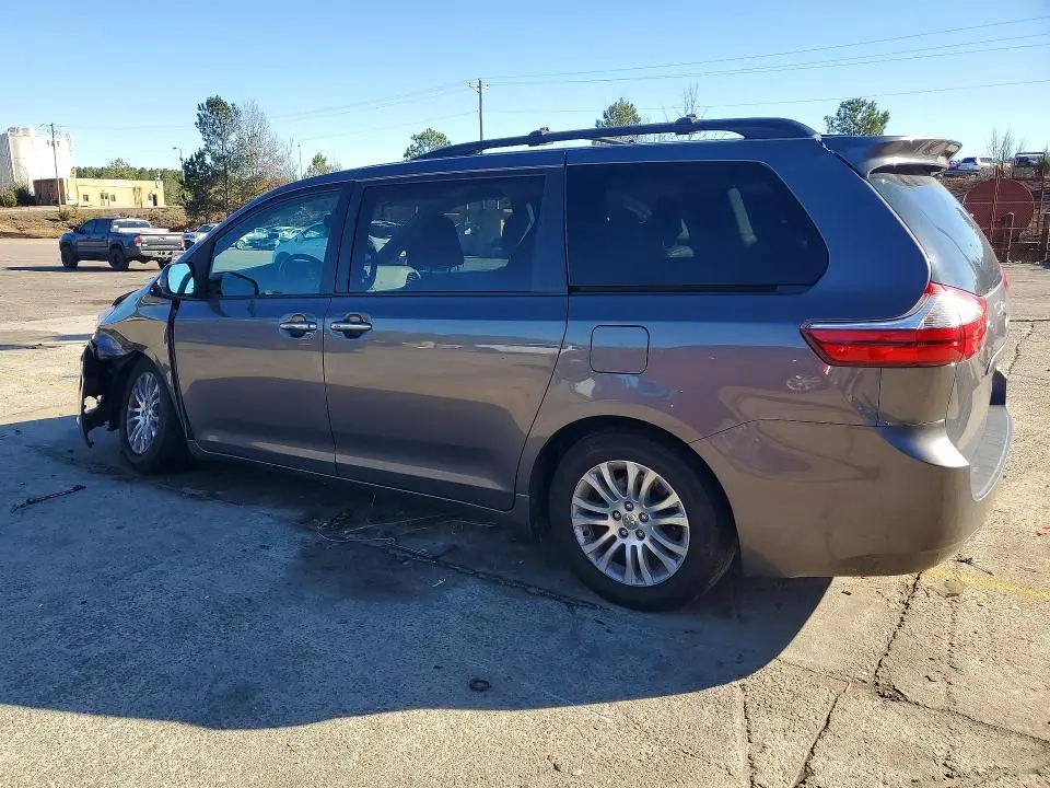 2015 TOYOTA SIENNA XLE  