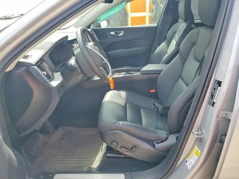 2025 VOLVO XC60 PLUS  