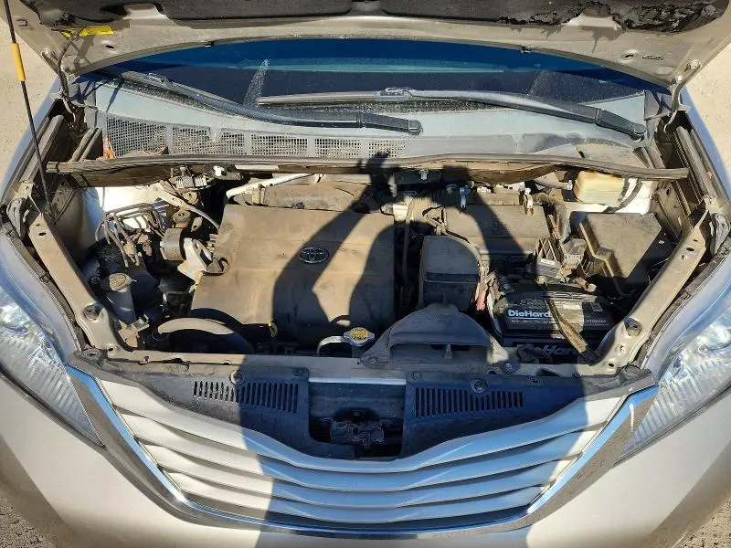 2015 TOYOTA SIENNA LE  